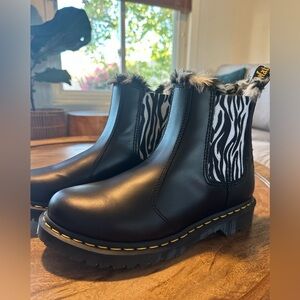 NEW Dr. Martens Leonora Chelsea Boot size 9 zebra black white